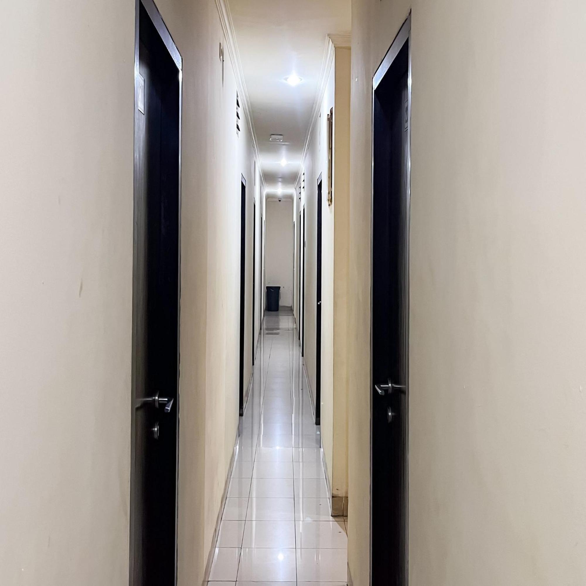 ג'קרטה Arcadia Rooms Redpartner מראה חיצוני תמונה