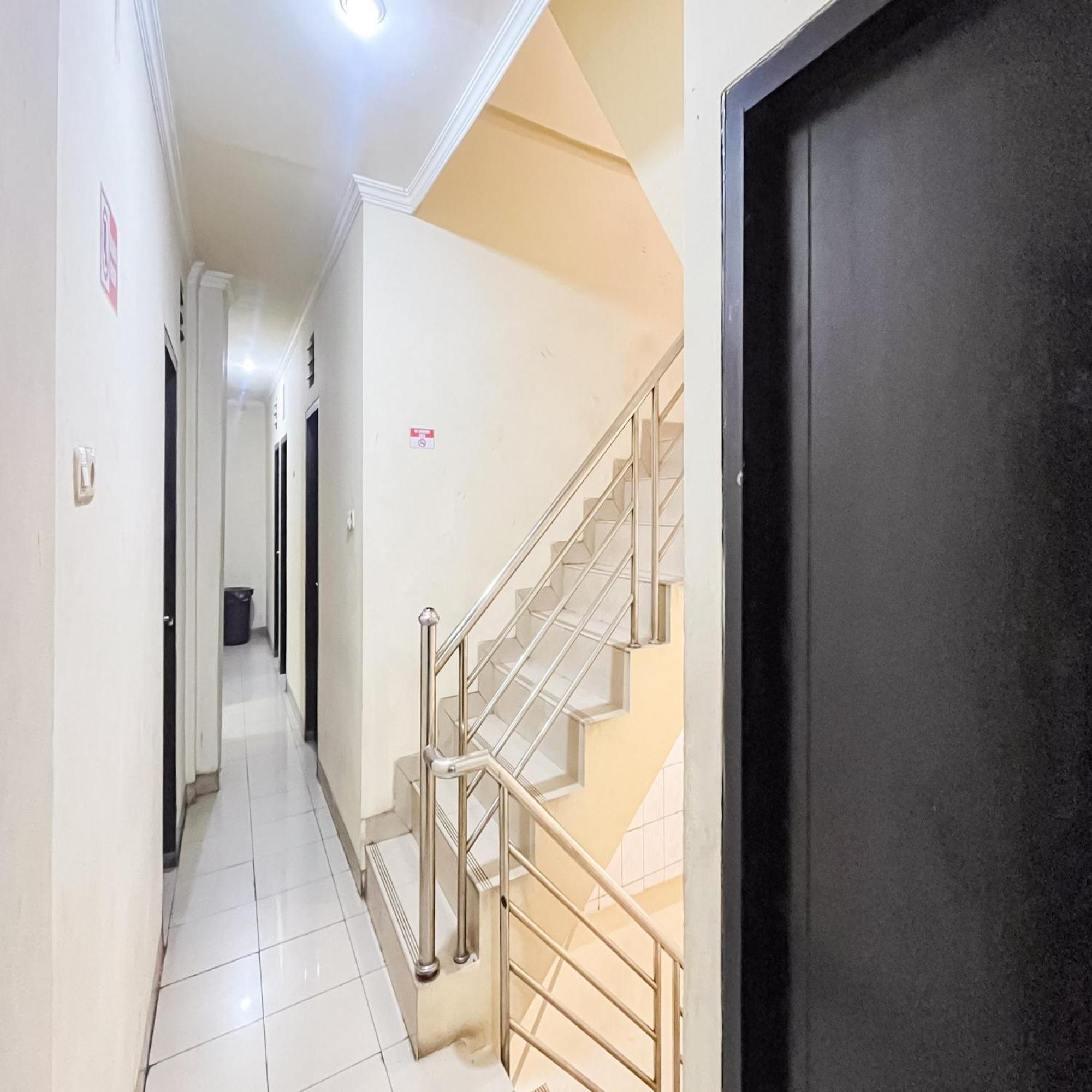ג'קרטה Arcadia Rooms Redpartner מראה חיצוני תמונה